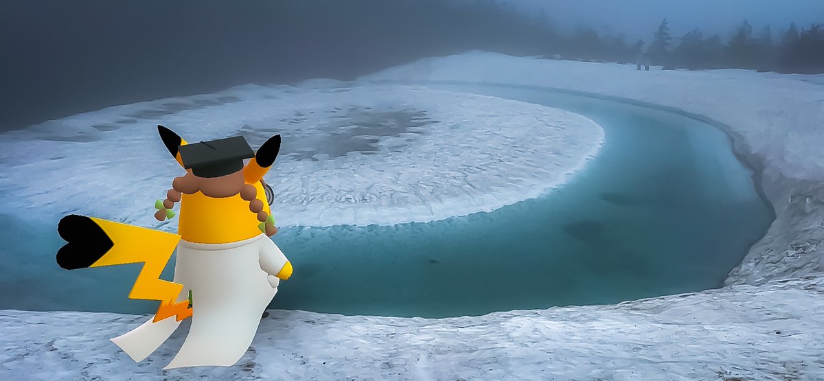 Matsumaz's tweet image. 八幡平の鏡沼、通称 #ドラゴンアイ!
すり鉢状の沼に積もった雪がリング状にゆっくり溶けて顕れる自然の神秘だよ! 
龍の澄んだ瞳のよう…
毎年5月下旬からひと目見ようと観光客が沢山訪れる一大観光地に!
#GOsnapshot  #PokemonGOARPlus #ドクターピカチュウ #八幡平