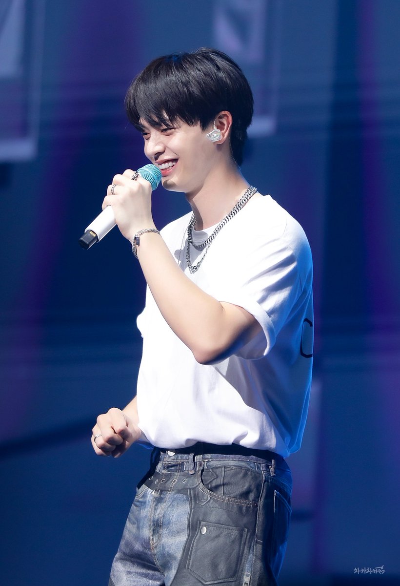 6candoit's tweet photo. 240518 
🫧존잘 
 #육성재 #YOOKSUNGJAE 
#EXHIBITION #Look_Closely 
#BE_SOMEBODY @BTOB_6SJ https://t.co/XDGPMFOsaa