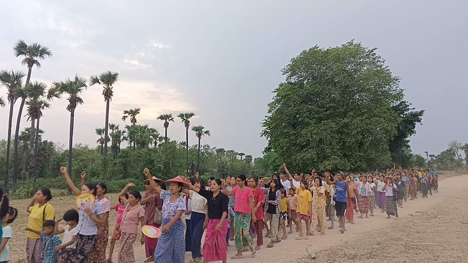 Today at sunset in the Sagaing,the Daung Thway Ni Shall Fly Victory Flag,Shwe Nwel Blood Ain't Got No Chill,Daung Do Arr Marn,Shwe Yay Kyi Shall Fly Victory Flag,& Yinmarbin-Salingyi Multi-Village protest columns marched with unwavering spirits against the military dictatorship.