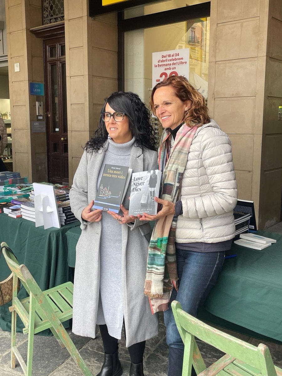 noemorral's tweet photo. 👉El 22 de maig presentaré "Una mort i trenta-tres" vides a la llibreria Vuk de Torelló, i m'hi acompanyarà la M. Dolors Carbassa. Vam coincidir per Sant Jordi, signant els nostres llibres a la Muntanya de Llibres, i les històries de vida de cada una es van connectar de seguida. https://t.co/y8RuQDeG6R