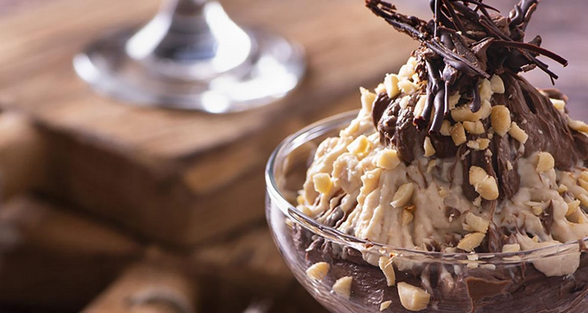 Chocolate and peanut butter are a flavour match made in heaven. This rich and creamy vegan mousse really lets them shine! 😋

veganfoodandliving.com/vegan-recipes/…

#vegan #veganfood #veganrecipes #chocolate #peanutbutter #veganmousse #vegandessert
