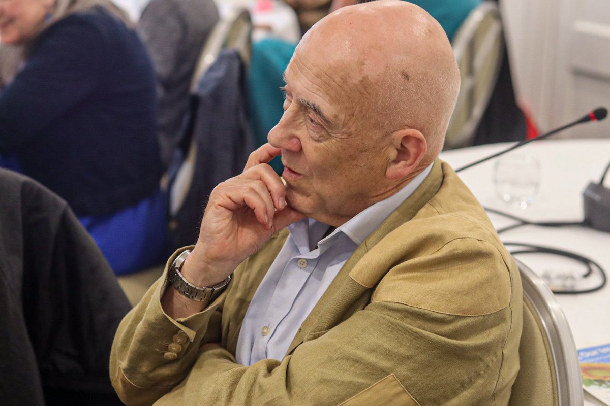 I have the privilege of speaking at the <a href="/ConsultantsForG/">Consultants for Good</a> today. We have had some great sessions this morning! Up next is Rachel Gnagniko #conference <a href="/NicolaGunn_/">Nicola Gunn</a>