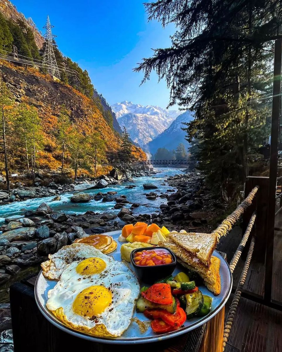 A feast for your eyes. 📍Kasol #Repost from Kanwal Navneet Singh Baath | Instagram 📸 Want to #share your greatest moments ever lived? Upload your photos, tag us and use #ngtindia on Instagram. #NatGeoTravellerIndia #NGTI #India #Kasol #Food #River #HimachalPradesh
