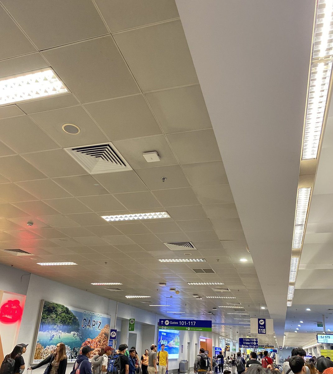 sigma05's tweet photo. Pag nasa airport ako lageng ang sakit ng ulo ko 🤢 https://t.co/Uda6ThIEmK