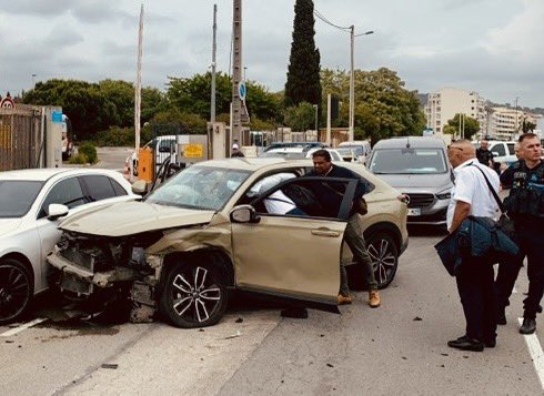 Bravo la police municipale. Voyous interceptés et interpellés,dont un qui s’était enfui à pieds, après refus d’obtempérer. Je salue une fois de plus l’engagement, le professionnalisme et les résultats des agents. #Cannes