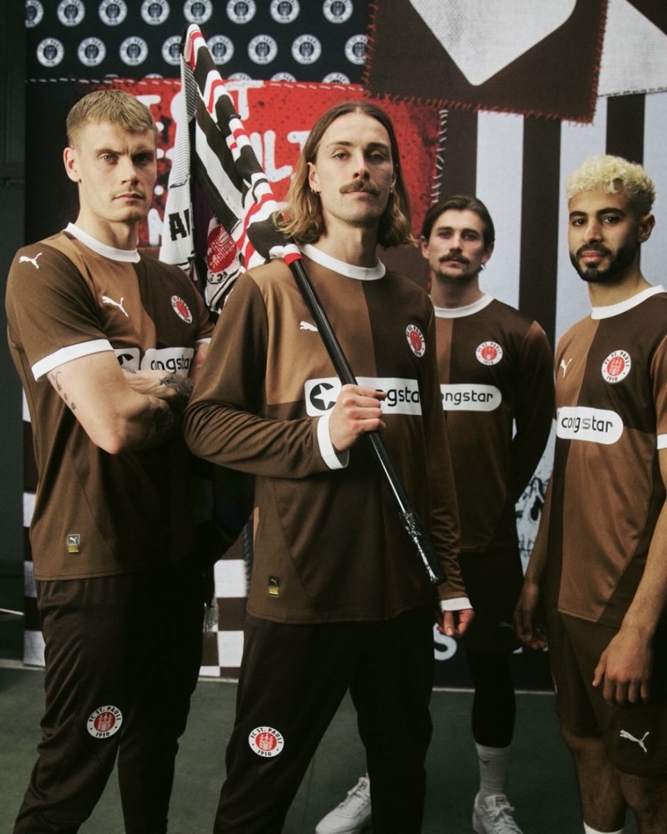 Bien lourd le nouveau maillot domicile de St. Pauli pour retrouver la Bundesliga ☠️🇩🇪 La version manches longues (floquée Irvine) 🥰