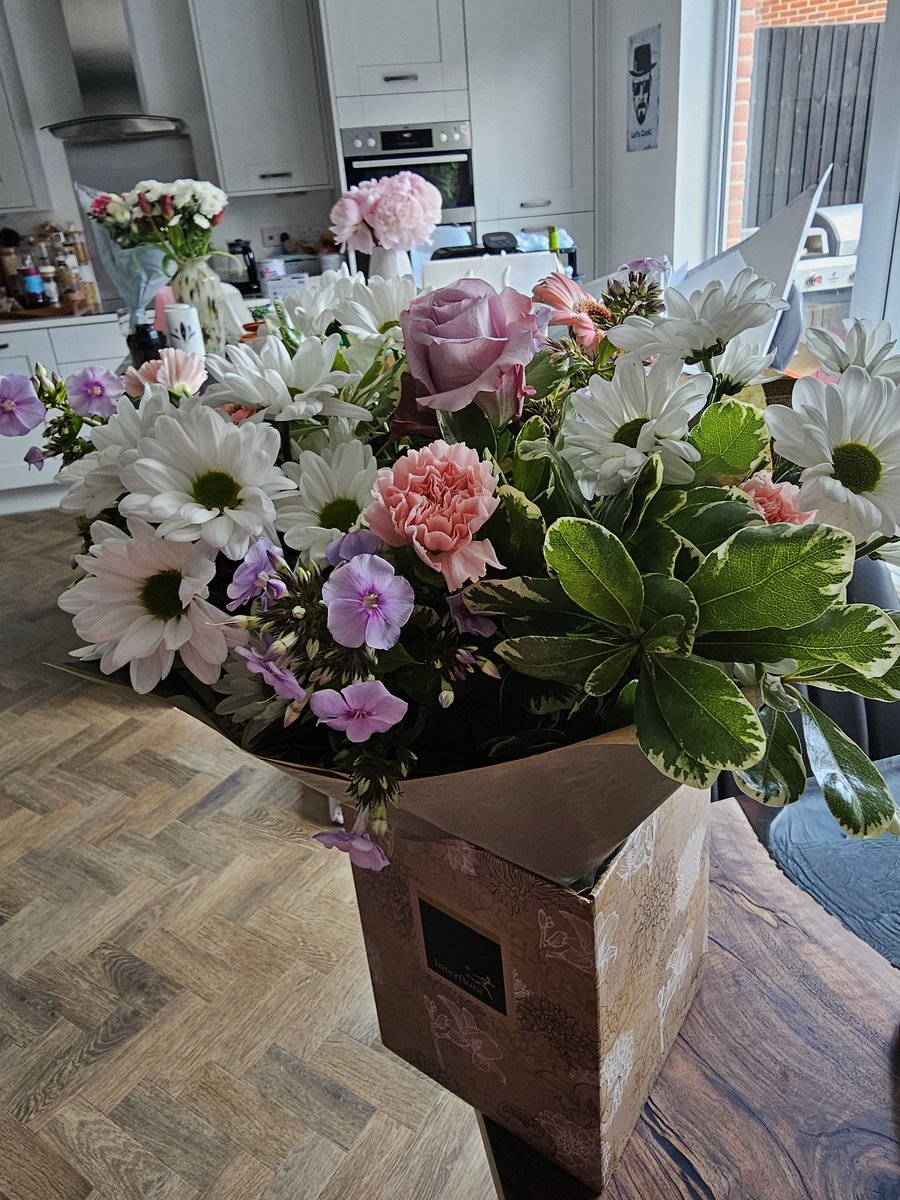 Received these stunning flowers today from our accountants and wonderful team at Square Accounting for us welcoming our beautiful baby girl last week!

Thank you so much guys, what a wonderful gesture 💗💗💗