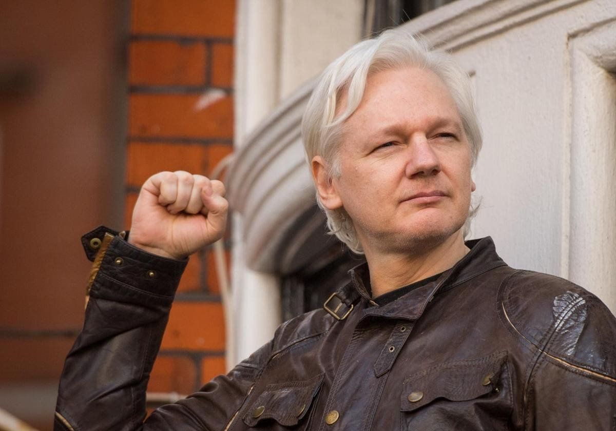 #Internacional El Tribunal Superior de Londres, en Reino Unido, frenó este 20 de mayo la extradición a Julian Assange, al autorizarle presentar un nuevo recurso en un tribunal británico contra su extradición a #EstadosUnidos, país que le imputa 18 delitos de vinculados con