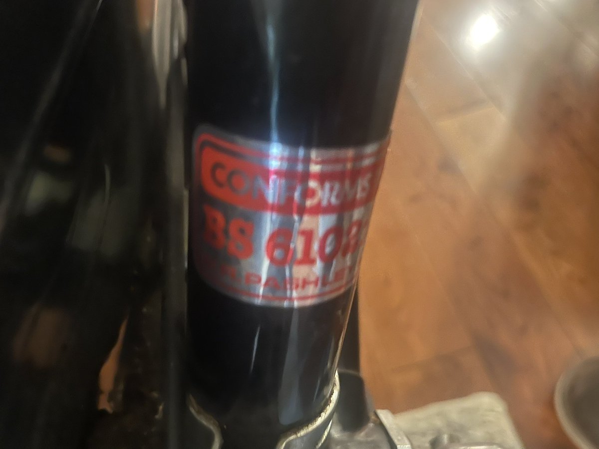 hillymagic66's tweet photo. @pashleycycles I recently purchased a Pashley bike at an estate sale in Tennessee, USA.  I was wondering if you could tell me more about the bike, based on the attached photos. https://t.co/h06Fl60JcX
