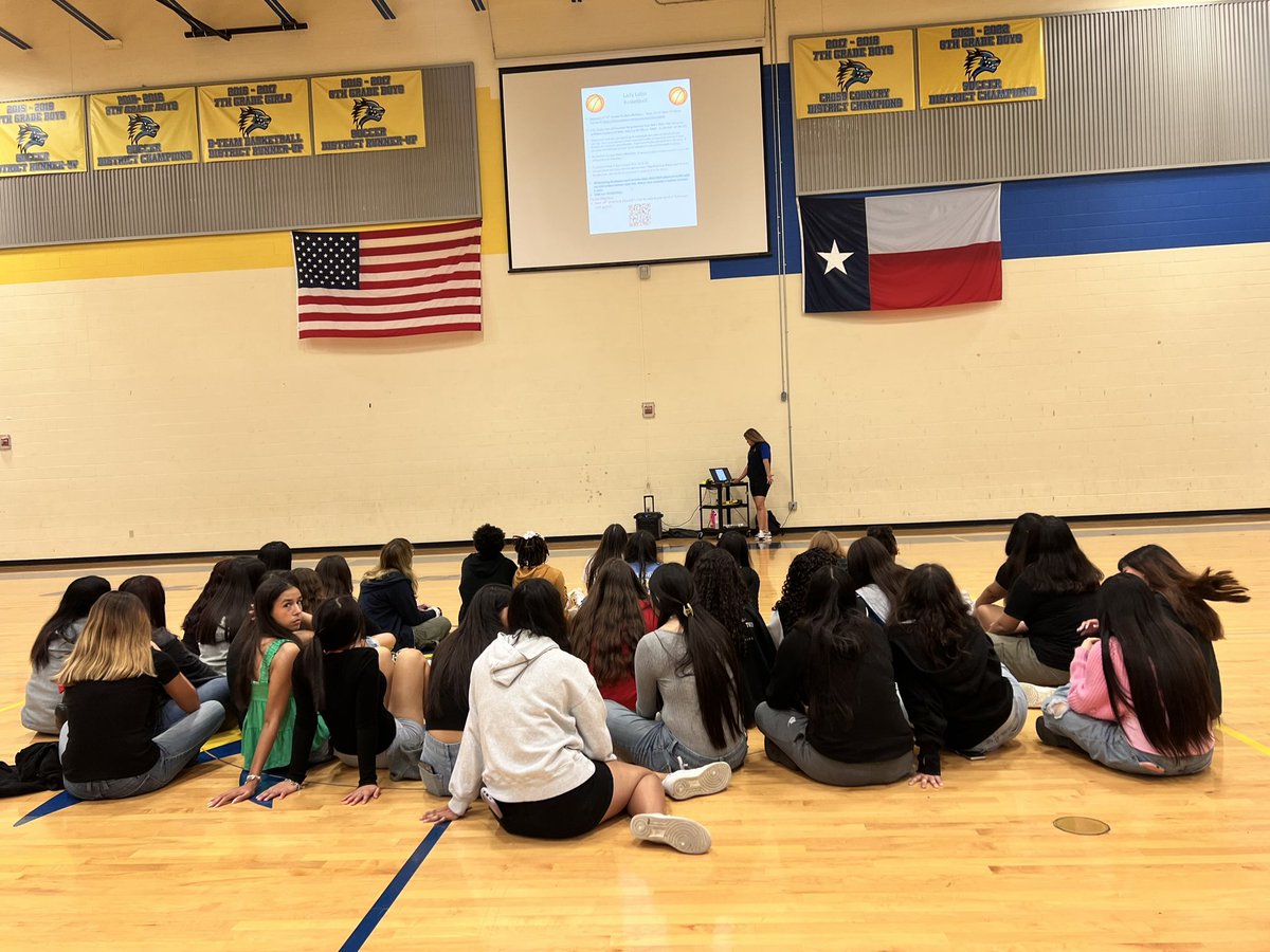 Great Job by Coach @AmenEmerald on presenting our Incoming Freshmen information to our feeder kids at Simon MS! #LoboUp