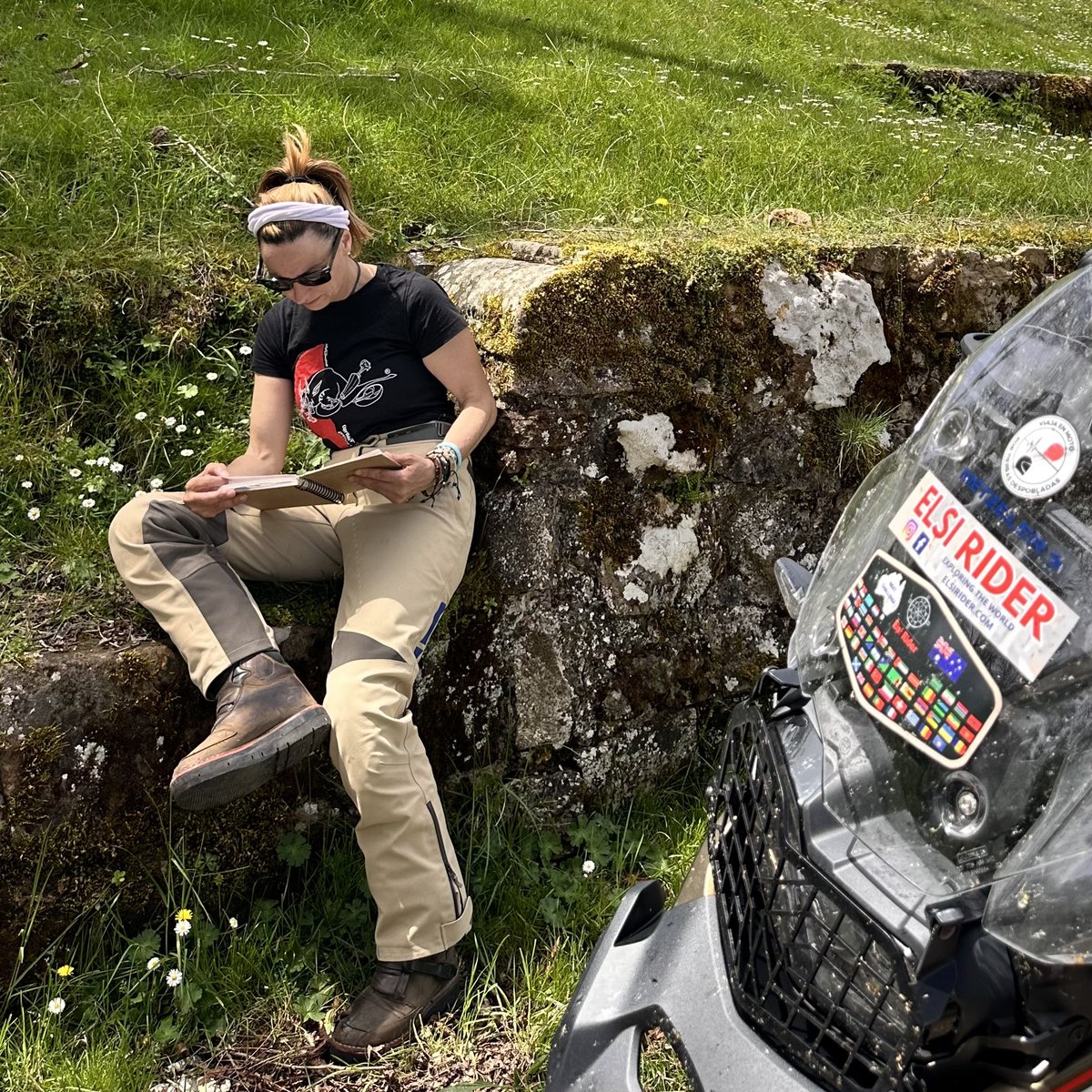 ElsiRider's tweet image. Me hace gracia que todo el mundo hable de la #españavaciada cuando a nadie le importa…¿Para qué, a fin de cuentas son solo cuatro vecinos ?… 😡
.
#pueblos #olvido #cultura #historia #abandono