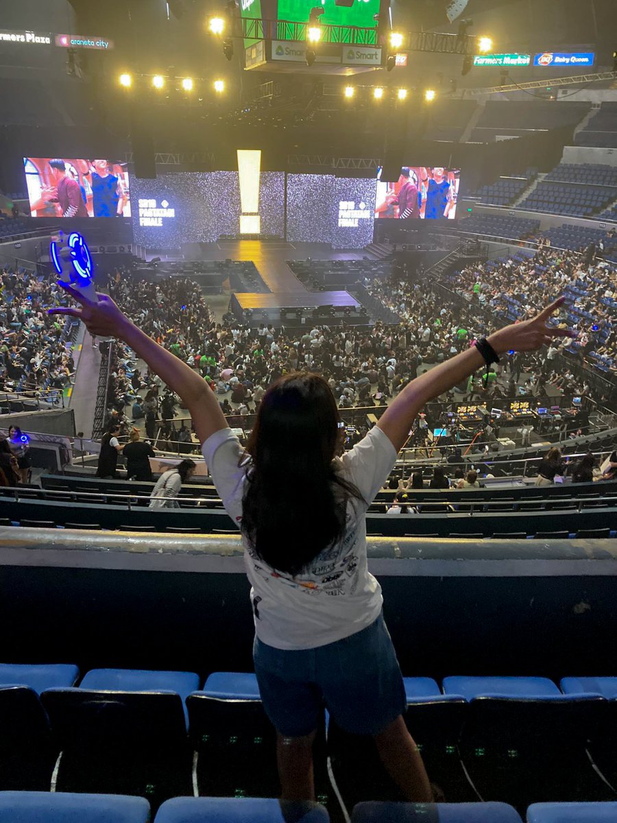 ms_StrawVerry's tweet photo. andito na SIMULA pa lang hanggang WAKAS. 

mamahalin hanggang sa huli @SB19Official 💙 #SB19PAGTATAGFINALEDay2 https://t.co/lOfMC1kO0w