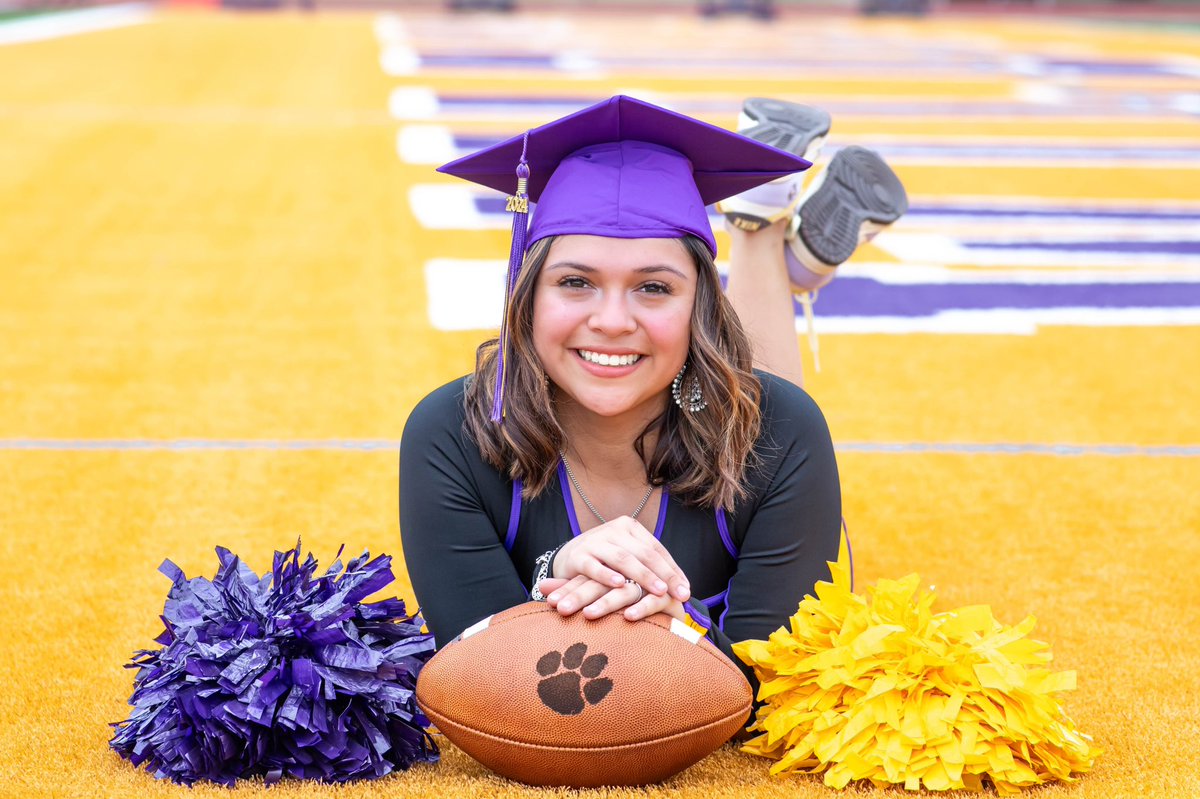 cshsvarsity's tweet photo. COUNTDOWN UNTIL GRADUATION: 4 days left
Senior: Krystina Mendoza
“Hello! My name is Krystina Mendoza, daughter of James Ray and Olivia Mendoza. This upcoming fall I will be attending Texas State University where i will be furthering my education and majoring in Kinesiology.” https://t.co/nBu5g7HDlc