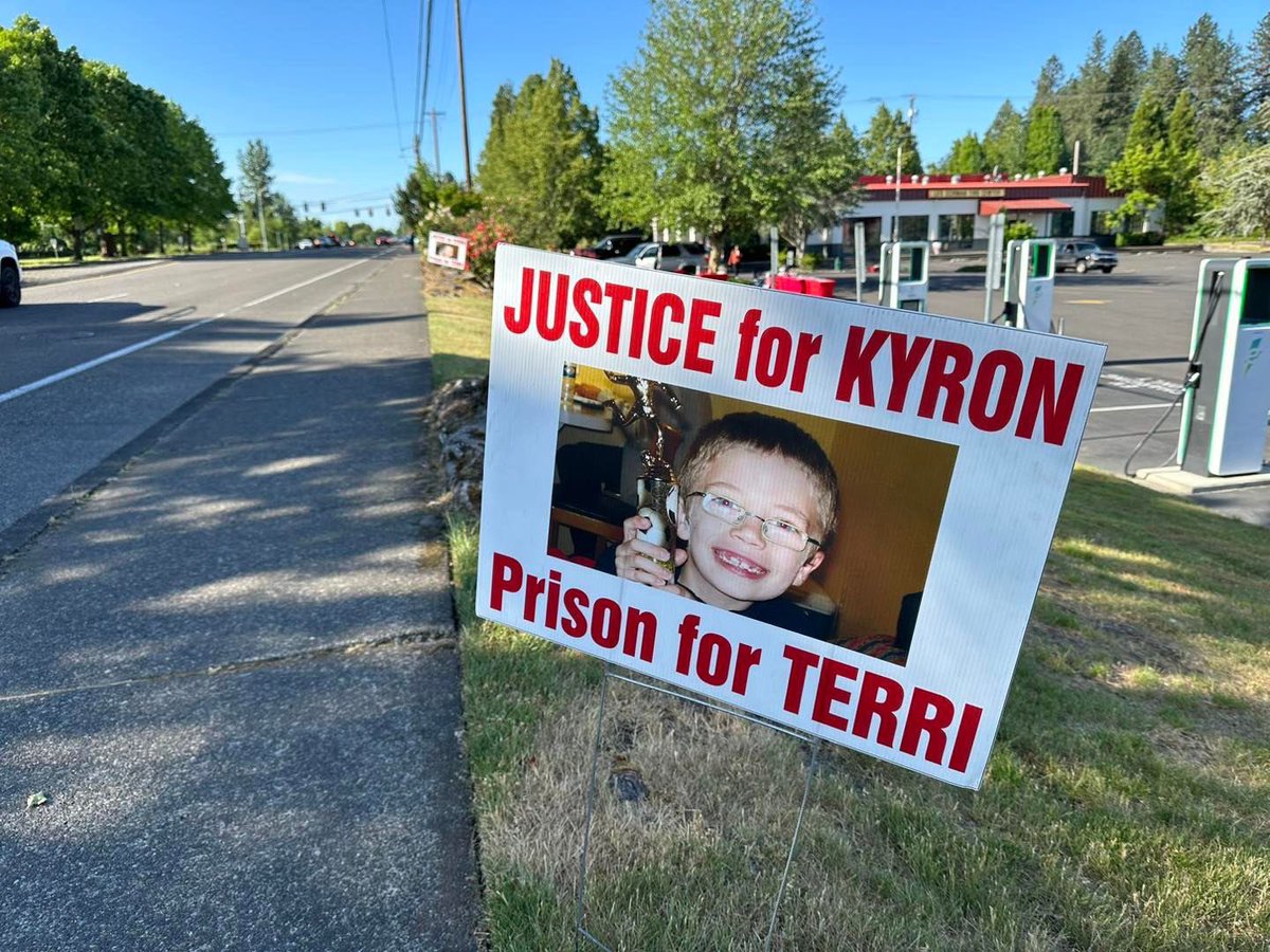 Missing Kyron Horman  
Portland, Oregon.  
June 4, 2010.
1-800-THE-LOST
$50,000 REWARD for information leading to the resolution to Kyron’s disappearance. @DAMikeSchmidt @MultCoDA @MultCoSO @VoteVasquez24

#AskTerri #ClearlakeCa #AskDede #KlamathFallsOr  #FindKyron