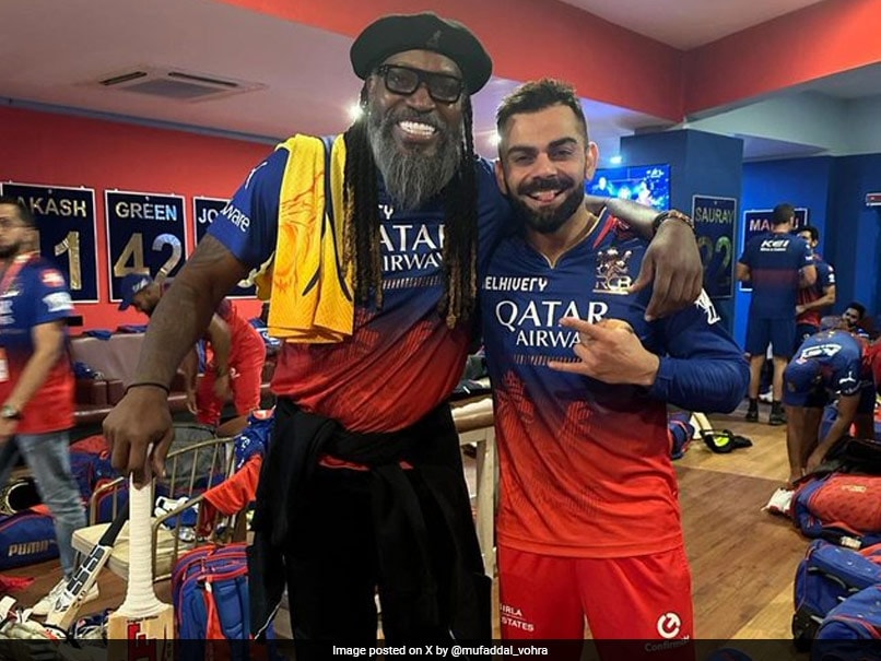 Chris Gayle recreated his old celebration with Virat Kohli as he entered the RCB dressing room after the team's win against CSK in IPL 2024.🏏⚾🎉
🕺🪩

#RCBVsCSK #RCBVsSRH
#ipl2024updates #ViratKholi