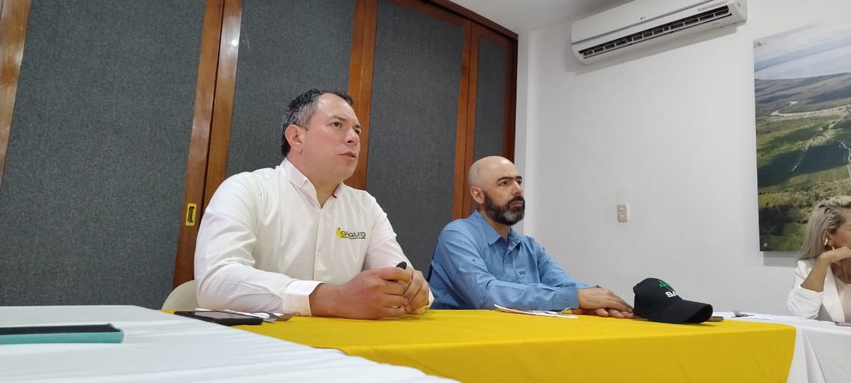 📌 En visita al #Urabá, @jebedoya, presidente de la @SAColombia, advirtió que será fundamental que el agro colombiano se adapte al #CambioClimático e implemente estrategias de mitigación de su impacto sobre los productos y los empleos. #EmisoraUdeA #90AñosConVozUdeA