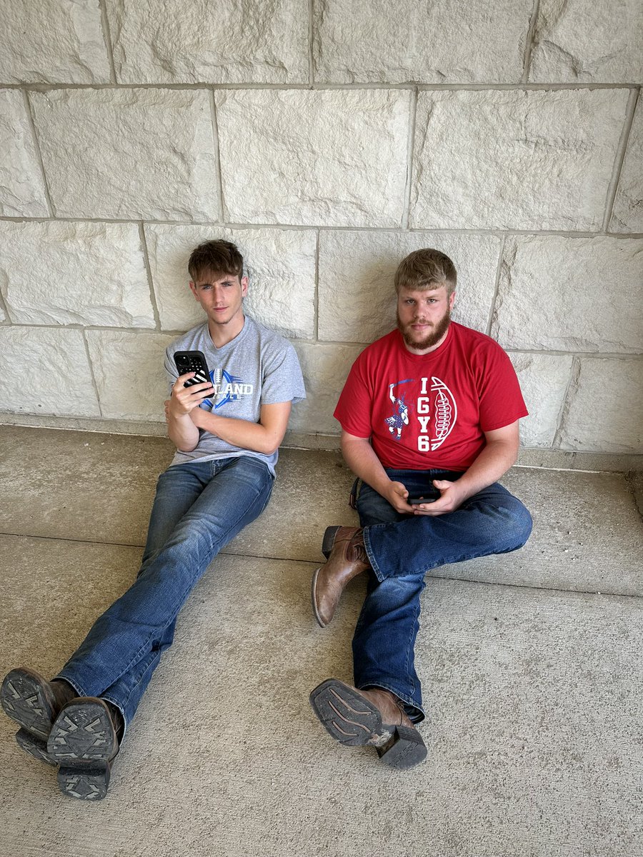 MsChatterton's tweet photo. When your senior students request a “mental health day” outside on their last week of school to prepare for exams… you grant their wish! 😆📝 ⚾️☀️🏐📚 https://t.co/e042AXszjH