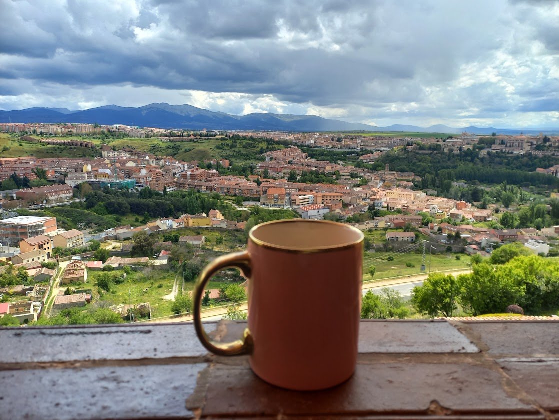 asta_haukas's tweet image. A cup with a view. #writingretreat #letsfinishthatarticletoday #academichappiness