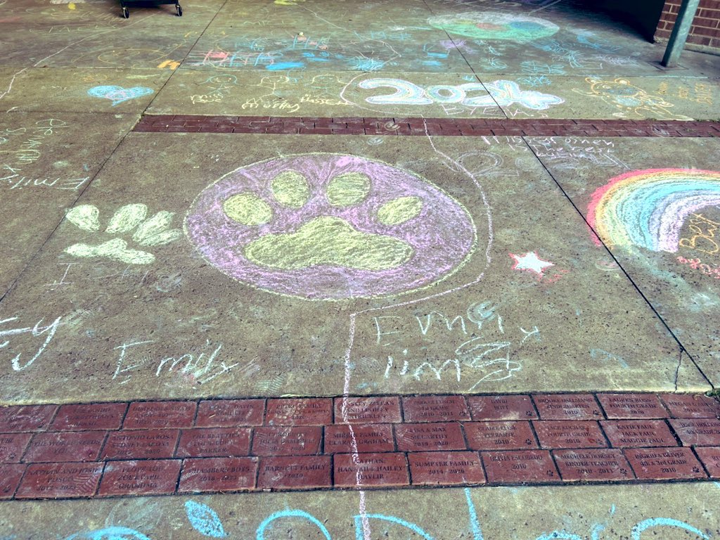 Baldwin Elementary (@baldwinbobcats) on Twitter photo 💜🐾Kicking off this last week of learning with joyful drawings from our <a href="/Baldwin_PTA/">Baldwin PTA</a> Chalk the Walk event. 💛🐾 <a href="/BaldwinESPE/">Baldwin PE</a> <a href="/BaldwinCares/">Baldwin Elementary Counseling</a> @BaldwinArtists <a href="/BaldwinReads/">BaldwinReads</a> <a href="/bethnewton1281/">Beth Newton</a> 💜🐾Kicking off this last week of learning with joyful drawings from our <a href="/Baldwin_PTA/">Baldwin PTA</a> Chalk the Walk event. 💛🐾 <a href="/BaldwinESPE/">Baldwin PE</a> <a href="/BaldwinCares/">Baldwin Elementary Counseling</a> @BaldwinArtists <a href="/BaldwinReads/">BaldwinReads</a> <a href="/bethnewton1281/">Beth Newton</a>