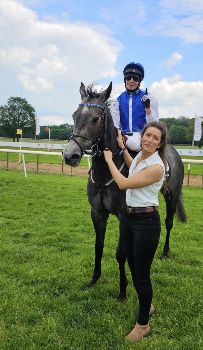 LISTED WINNER Havana Ball wins the Grosser Preis der Hannoverschen Volksbank at Hannover 🇩🇪 under a great ride from @Luke_Morris88. Well done to Lone Star Investments and to all the team at home! @A_C_Elliott #winner #listedwinner #havanagrey #saxongate
