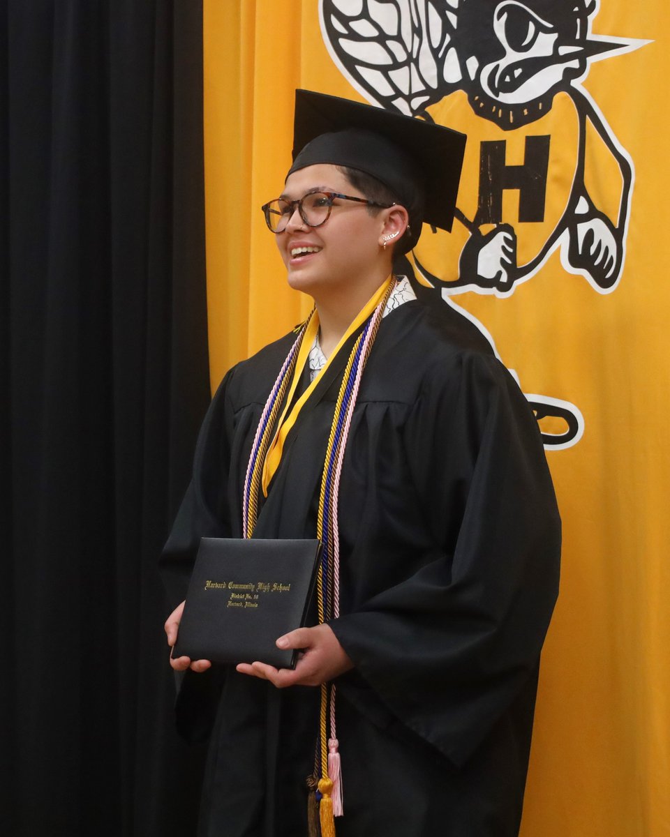HarvardD50's tweet photo. Remember, once a Hornet, always a Hornet! #HornetStong 🐝 #HarvardPOG 🎓 #HarvardRising https://t.co/gHyfi9cyxy