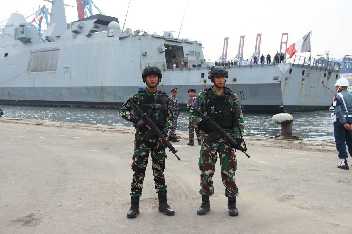 WarshipCam's tweet photo. French Navy Aquitaine-class frigate FS Bretagne (D655) coming into Tanjung Priok Port, North Jakarta - May 20, 2024 #fsbretagne #d655
SRC: TW-@Jatosint https://t.co/NnnQEtQdX5