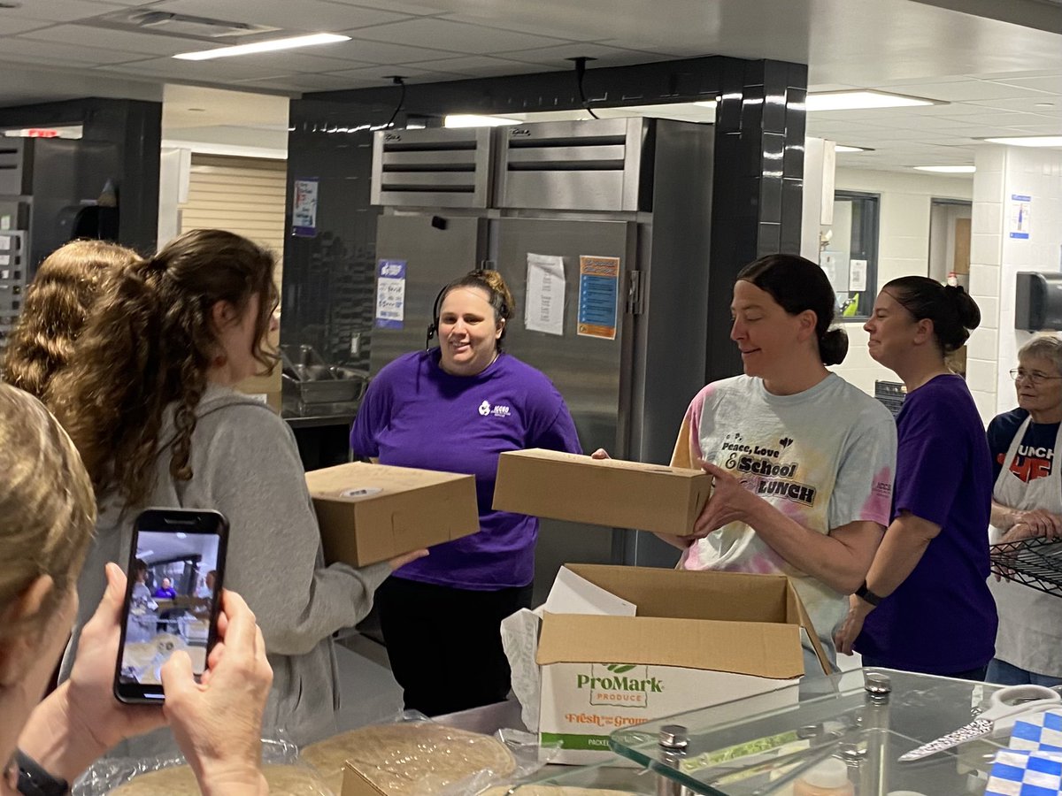M_Lestina's tweet photo. Thank you for another great year with City High Enviro Club! Our team delivered cupcakes to our awesome cafeteria staff who help support the composting project. Way to go! #tstl @JBacon23 @cityhighenviro #iccsd #Composting https://t.co/S0OZ4sYKs4