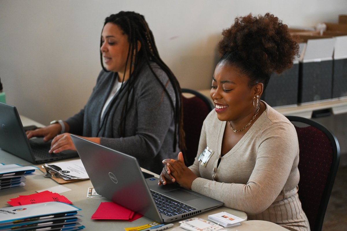 MHIOttawa's tweet photo. Calling all Communications Professionals! Whether you are looking for job experience or a volunteer opportunity, the MHI's Communications &amp; Marketing Committee has it all. Submit your application here https://t.co/bca6XVoDFa https://t.co/m5oHgdxbwV