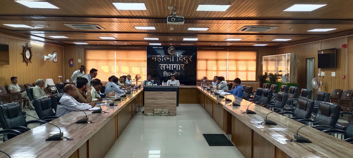 dmbijnor's tweet image. दिनांक 20-05-2024 को लोकसभा सामान्य निर्वाचन-2024 के दृष्टिगत मतगणना प्रक्रिया को निष्पक्ष, पारदर्शी एवं स्वतंत्र रूप से सम्पन्न कराने की तैयारियों के सम्बन्ध में महात्मा विदुर सभागार में एक बैठक आहूत की गयी।