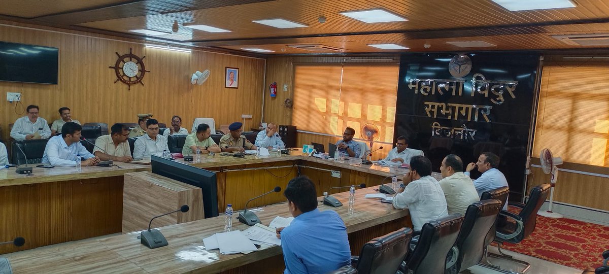 dmbijnor's tweet image. दिनांक 20-05-2024 को लोकसभा सामान्य निर्वाचन-2024 के दृष्टिगत मतगणना प्रक्रिया को निष्पक्ष, पारदर्शी एवं स्वतंत्र रूप से सम्पन्न कराने की तैयारियों के सम्बन्ध में महात्मा विदुर सभागार में एक बैठक आहूत की गयी।