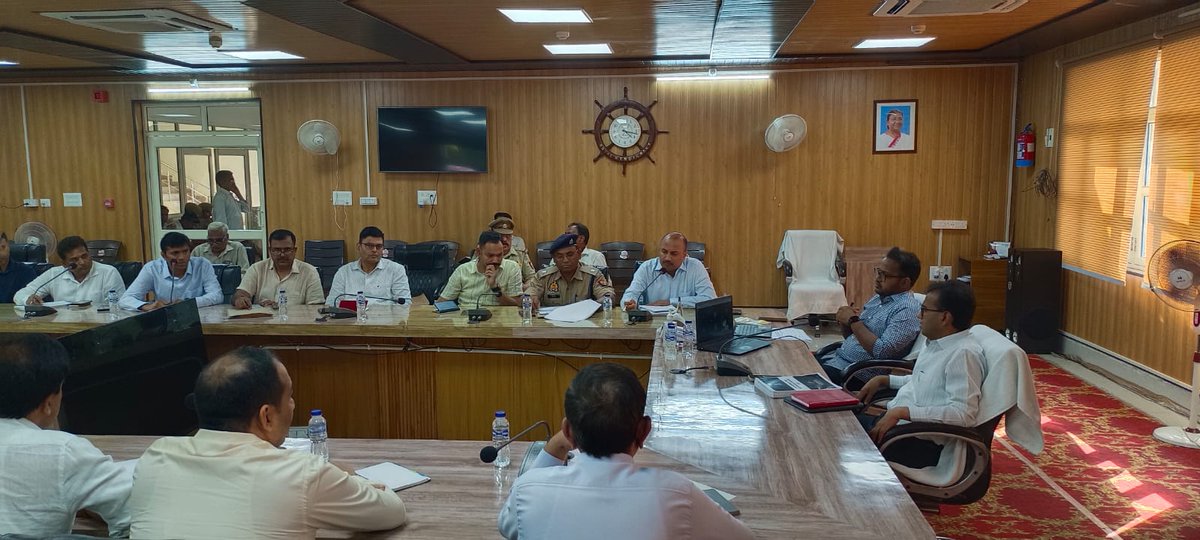 dmbijnor's tweet image. दिनांक 20-05-2024 को लोकसभा सामान्य निर्वाचन-2024 के दृष्टिगत मतगणना प्रक्रिया को निष्पक्ष, पारदर्शी एवं स्वतंत्र रूप से सम्पन्न कराने की तैयारियों के सम्बन्ध में महात्मा विदुर सभागार में एक बैठक आहूत की गयी।