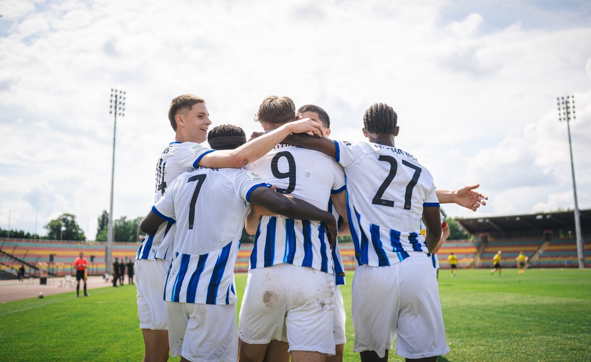 HerthaBubis's tweet image. Unsere #BSCU19 möchte euch noch was sagen: Das Team war komplett überwältigt, wie viele Hertha-Fans heute im Friedrich-Ludwig-Jahn-Sportpark waren. 😍Vielen, vielen Dank für eure Unterstützung! 💙💙💙 

#BSCBVB #HaHoHe