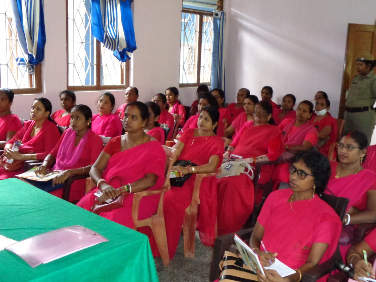 SP_SouthAndaman's tweet image. PS Ograbraj organizes a Legal Awareness Program to empower Anganwadi  workers! On 20/05/2024, 42 workers and their Mukhya Sevika gained  insights into new criminal laws, cybercrime and the POCSO Act by SI Devanand Pathak, SHO PS Ograbraj. #NewCriminalLaws #CommunityAwareness