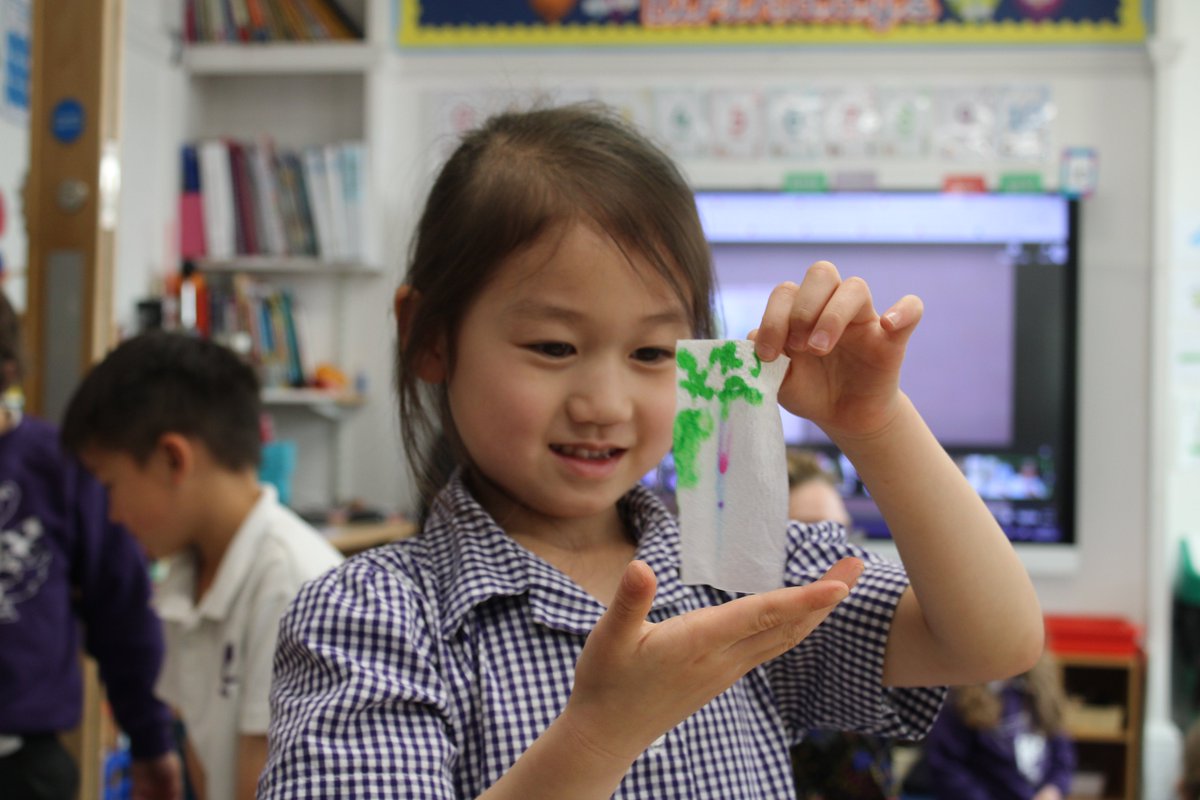 It's #ScienceWeek at @ThePerseSchool Pelican! Reception & Nursery children have enjoyed taking part in a carousel of exciting experiments & activities today ranging from discovering more about bugs big & small to creating colourful chromatography #Science #STEM