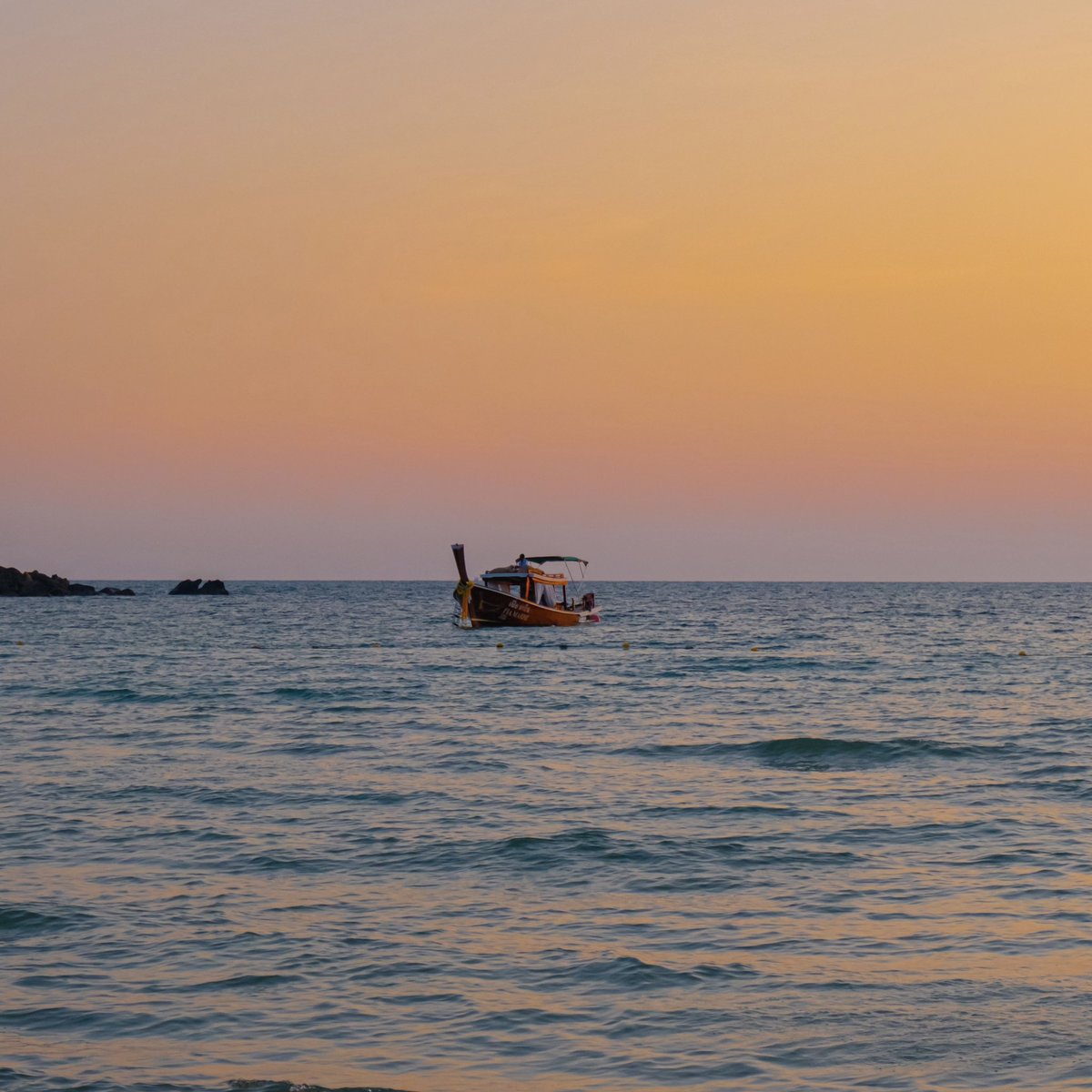 Buzz Coco Club ⛅️🌊⛱️ บีชคลับริมทะเลเกาะเสม็ด Vibes ดี Sunset สวยเกินเรื่องมาก! 🥺✨ปังมาก คาเฟ่และร้านอาหารริมอ่าวพร้าว ร้านน่ารักสดใสมากเว่อร์ ธีมชมพูหวานกรุบ มีที่นั่งทั้งโซน Ourdoor และ Indoor แบบเย็นๆ วิวทะเลคือดีมาก มาช่วงพระอาทิตย์ตก Vanilla Sky สวยมาก #คาเฟ่เกาะเสม็ด