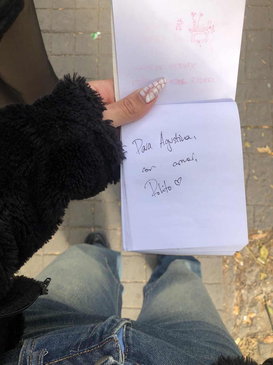 trashisoda's tweet photo. Anele tanto este momento hasta que se hizo realidad, no hay palabras para explicar lo que fue, mi yo de 2018 esta orgullosa de poder haber logrado conocerte, te amo eternamente polito, gracias por el corazón q me hiciste q obvio me lo voy a tatuar y gracias por salvarme 🫶🏻😭 https://t.co/nuJBdKwgXs