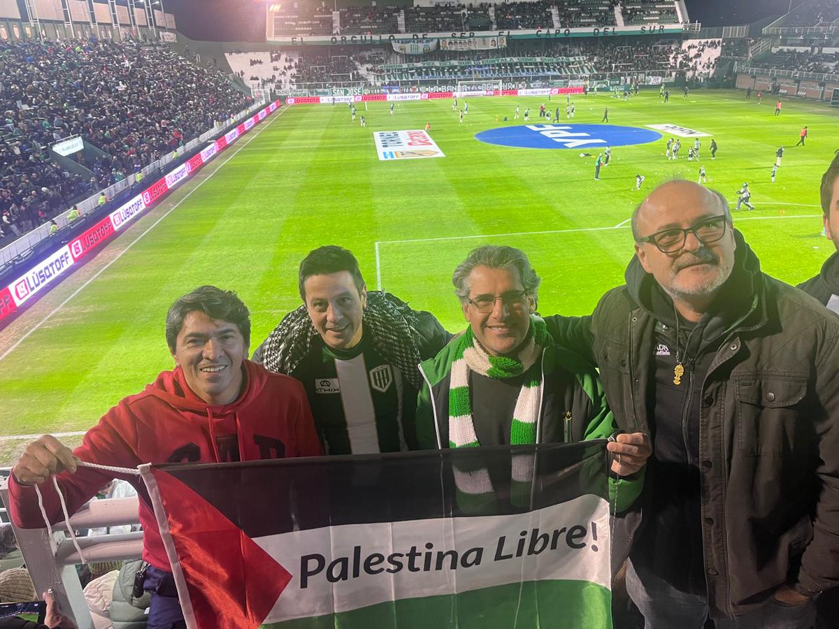 BanfieldxDDHH's tweet photo. Mientras en Banfield se juega un partido de fútbol, no nos distraemos del genocidio que está cometiendo el Estado de Israel sobre la población Palestina.

Exigimos que Israel detenga YA todos los crímenes de guerra, el asedio a la población Palestina, el asesinato de niños/as,... https://t.co/JTkGteQ2SN