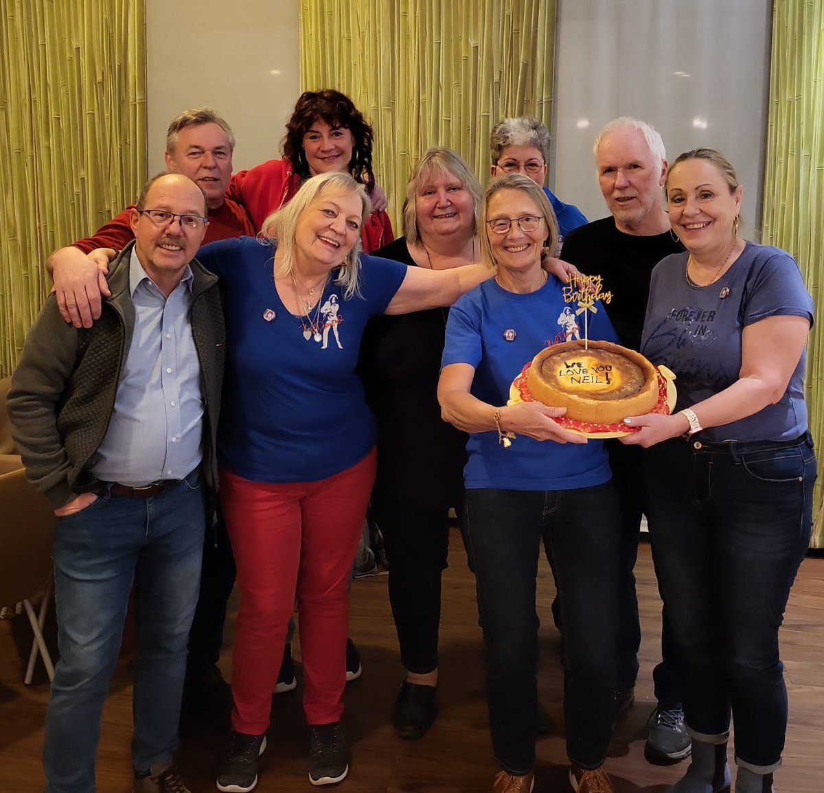 Getting into the mood for our #Heidelberg #fanevent to celebrate 25 yrs of <a href="/NDiamondFansDE/">NeilDiamondFans.de</a> fun 🥳- a mere 2⃣ weeks to go! Who's there? Prepare for great food and beverage, the mandatory tombola, loads of fun and all the memories:  the next best thing after an actual ND show  💎