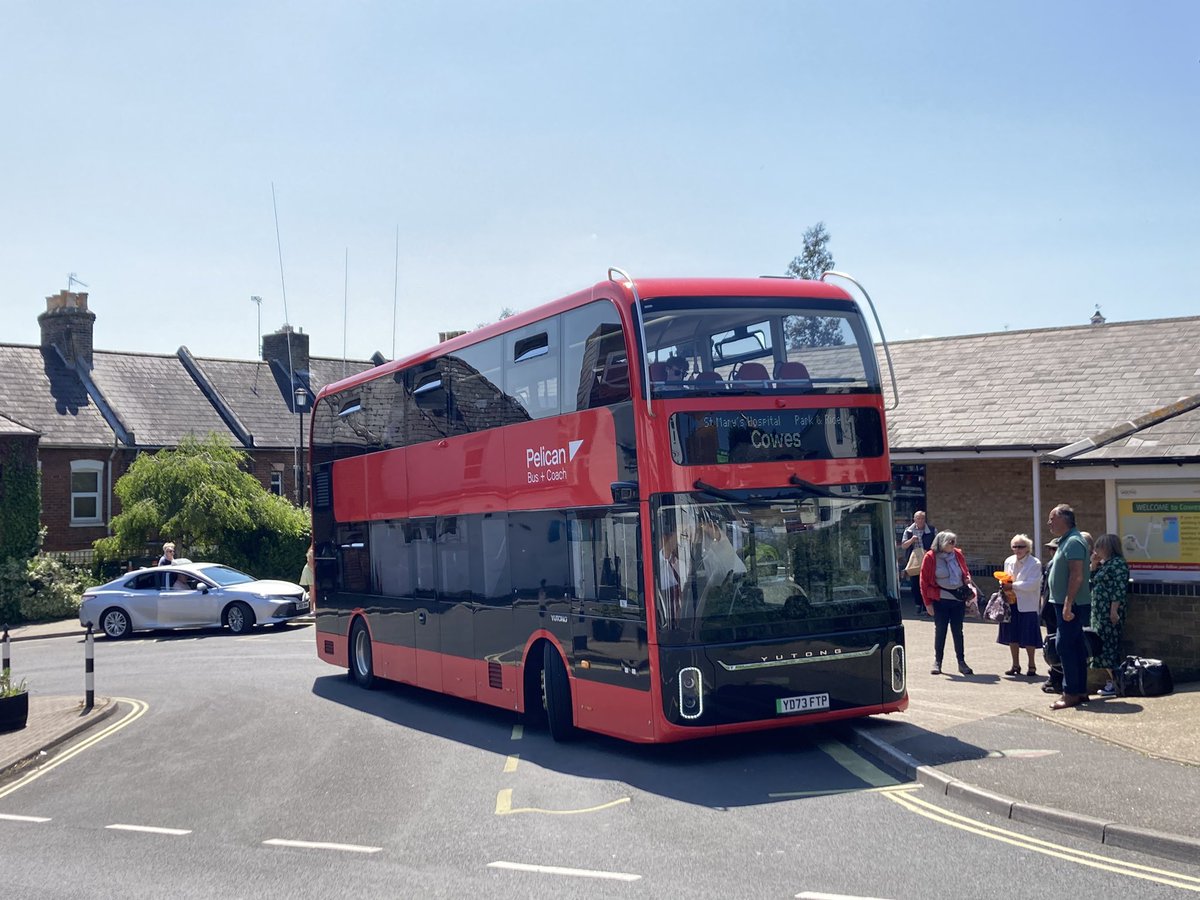 RichardONCL10's tweet photo. So that’s the Isle of Wight fleet of red, white and black buses ticked off. Better start on the @SouthernVectis green ones now. (Took a picture of the Yutong from each end as wasn’t sure which was the front - a nice ride, and am sure the livery police can brighten up the front!) https://t.co/U4IeDYKifV