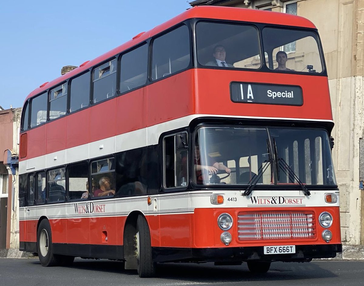 RichardONCL10's tweet photo. So that’s the Isle of Wight fleet of red, white and black buses ticked off. Better start on the @SouthernVectis green ones now. (Took a picture of the Yutong from each end as wasn’t sure which was the front - a nice ride, and am sure the livery police can brighten up the front!) https://t.co/U4IeDYKifV