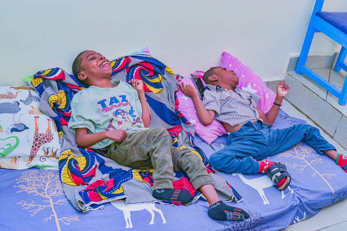 Yimdjo1's tweet photo. Retour en image sur notre dernière action au profit des tout-petits du centre ASDA Douala consacré aux enfants trisomiques,épileptiques et handicapés.
Nous avons passé des moments d’ambiances chaleureuses ( animation, discussion , distributions ) avec l’équipe .
@OMSCentrafrique https://t.co/jWY5r3iMZp