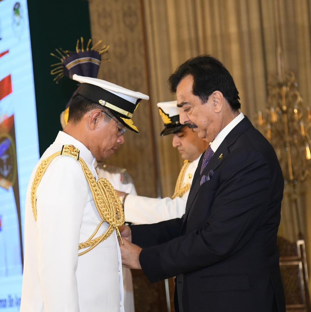 Acting President Syed Yousuf Raza Gillani conferring the award of Nishan-e-Imtiaz (Military) upon the Chief of the Royal Malaysian Navy, Admiral Tan Sri Abdul Rahman bin Ayob, during a special investiture ceremony, at Aiwan-e-Sadr