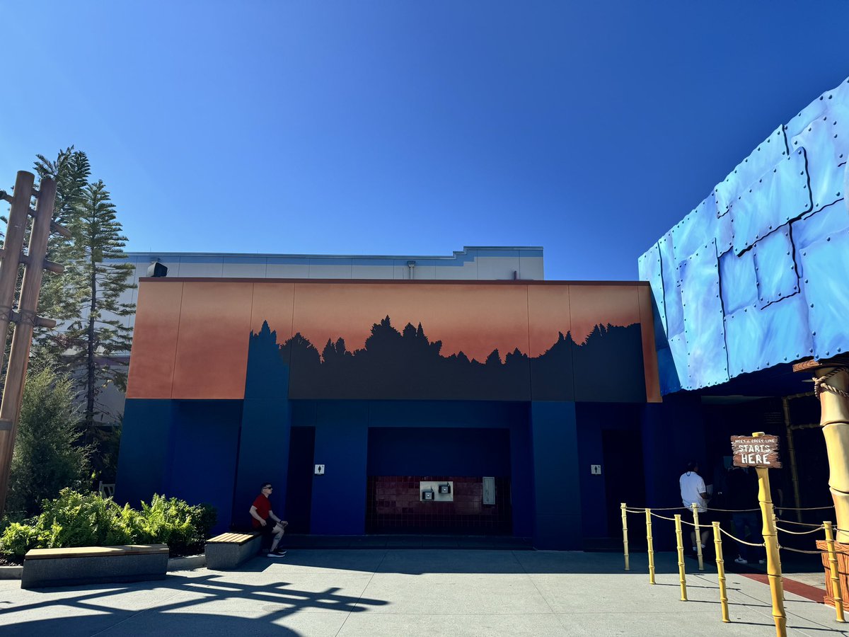 A forest silhouette has been painted on the ET Adventure bathrooms. @UniversalORL