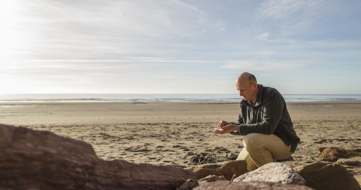 Local community beach cleans could be more effective than high-tech - but often unproven - removal technologies at limiting #ocean plastic’s harm, according to the scientist who coined the term #microplastics

Dive in&gt; makewaterfamous.com/news/community…