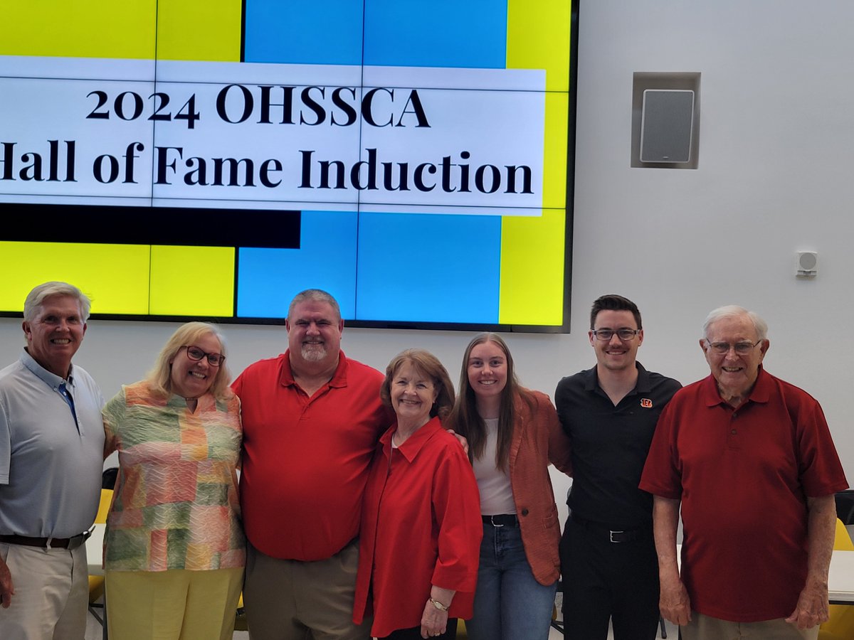 Congratulations to Coach Mike Lienhart who was inducted into the Ohio Swim Coaches Association Hall of Fame last night in Columbus. Mike was presented by former athletic director Dan Flynn. We are proud of what you have accomplished Mike!
<a href="/LaSalleAlumni/">La Salle Alumni</a> <a href="/LS_LancerSwim/">Liquid Lancers</a>