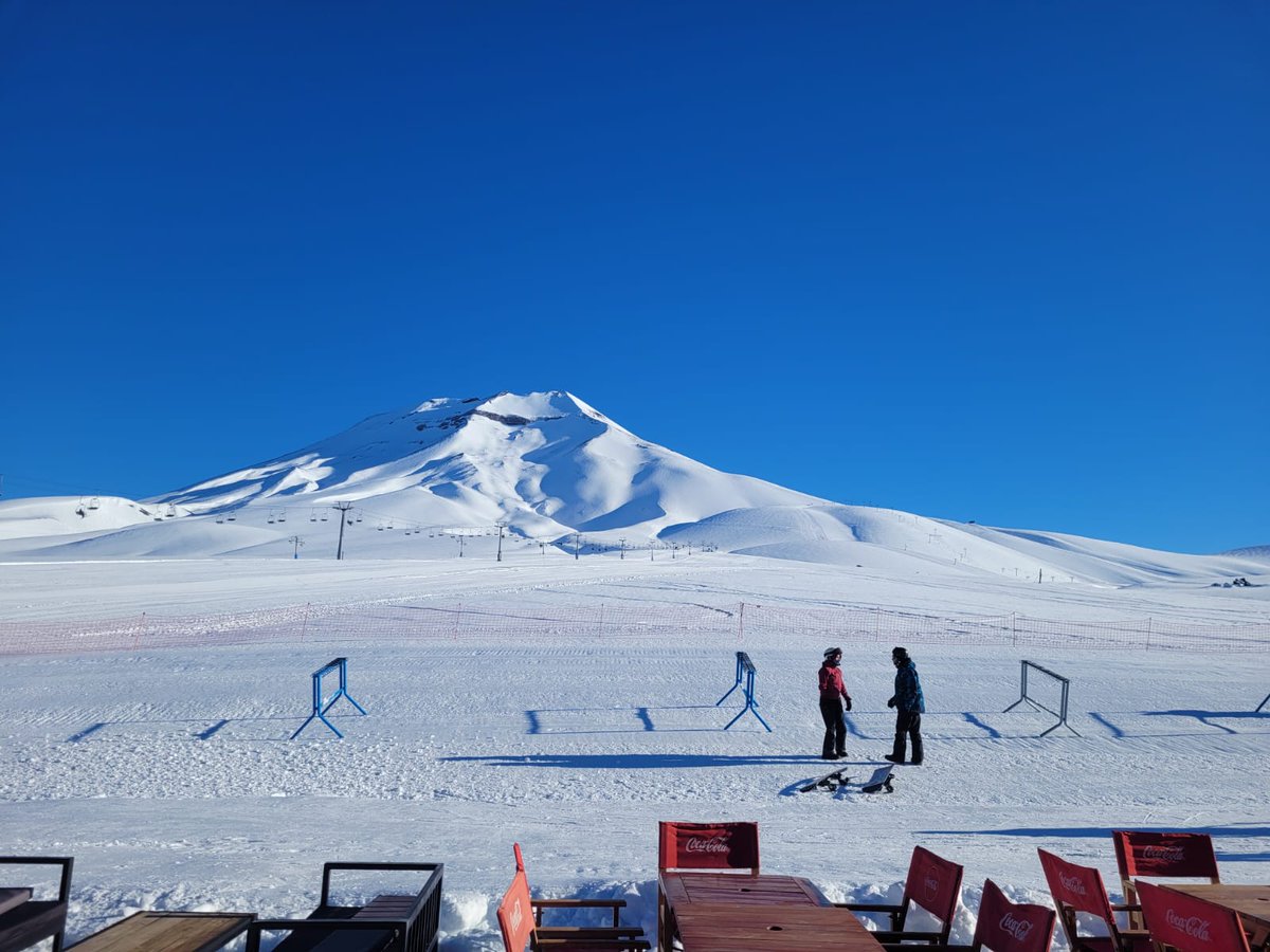 La temporada de esquí 2024 en Chile arranca un mes antes de lo normal lugaresdenieve.com/?q=es/noticia/…