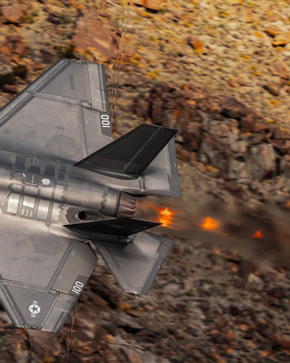 AviationMafiaX's tweet image. F-35C With U.S. Navy Air Test and Evaluation Squadron (VX) 9 by point_mugu_skies (IG)
-
#vx9 #edwardsafb #f35 #f35c