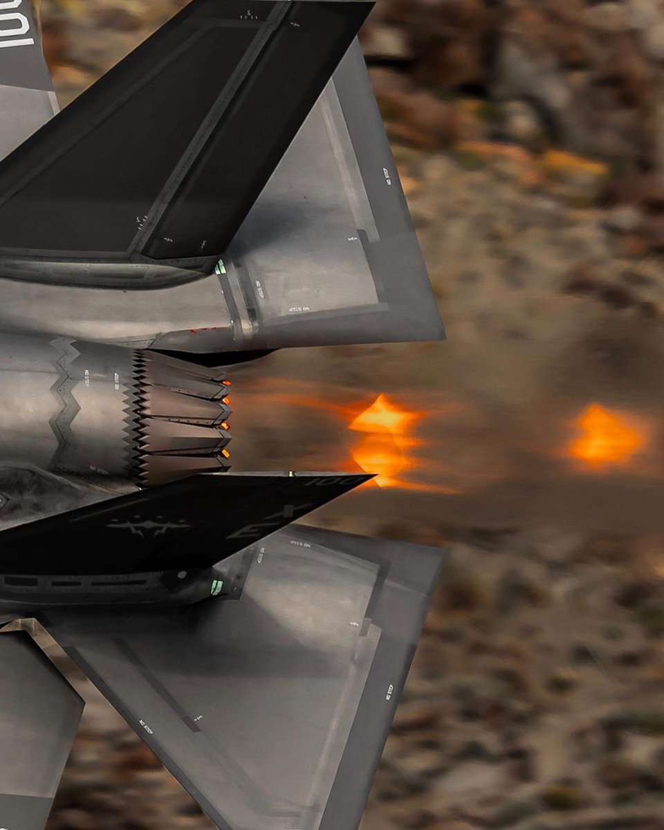 AviationMafiaX's tweet image. F-35C With U.S. Navy Air Test and Evaluation Squadron (VX) 9 by point_mugu_skies (IG)
-
#vx9 #edwardsafb #f35 #f35c