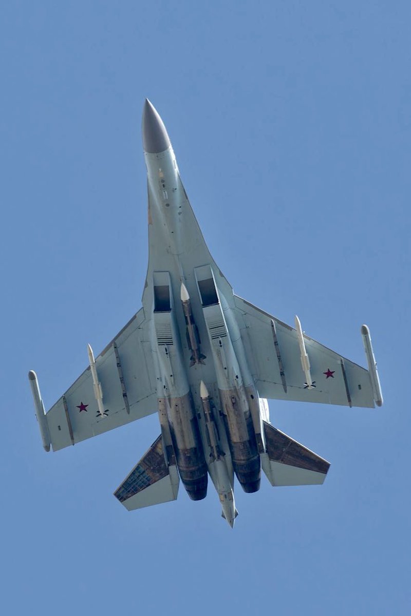 #UkraineRussiaWar #Kharkiv
#ATACMS #Robotyne #Bakhmut
#Ocheretyne #Crimea

 Su-35S with hunting suspension.

 CAP with AAM R-37 (AA-13) under the fuselage and R-77 (AA-12) under the wings. In principle nothing “should” be able to threaten it at less than 200 km