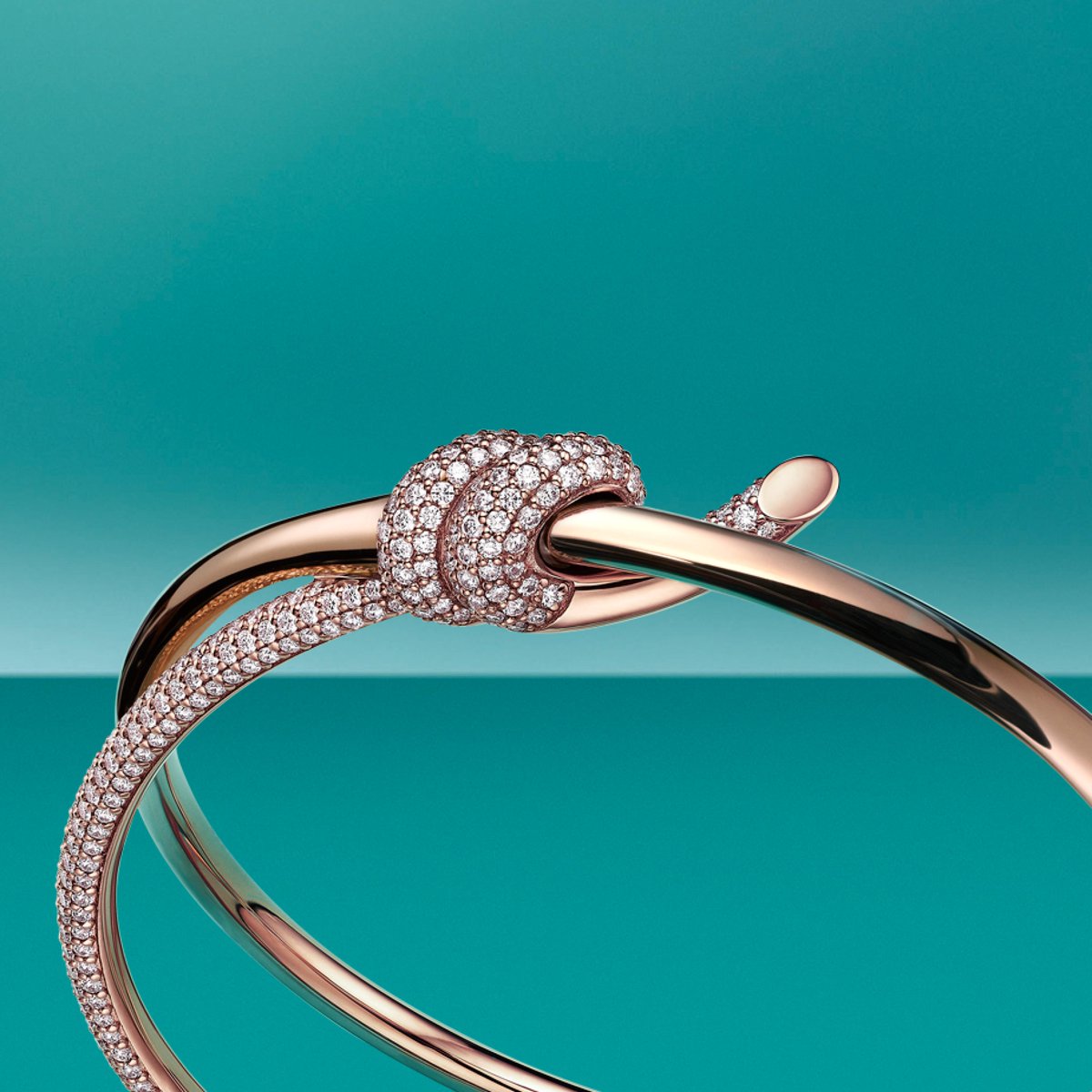 Knot by Tiffany is an expression of love’s bonds. Delicate yet strong, the motif can be traced back to an 1889 archival bow. Whether generation to generation, person to person or individual to self, Knot embodies each connection. More: tiffany.com/jewelry/shop/t… #TiffanyIcons